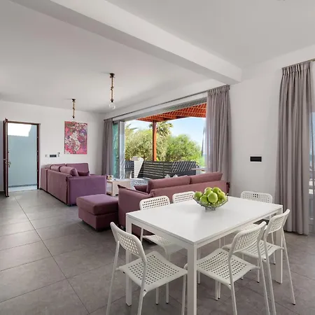 Stunning With Sea View & Private Pool * לקניה